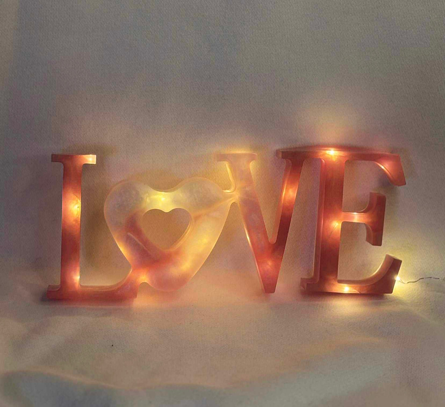 Veilleuse LOVE en résine époxy